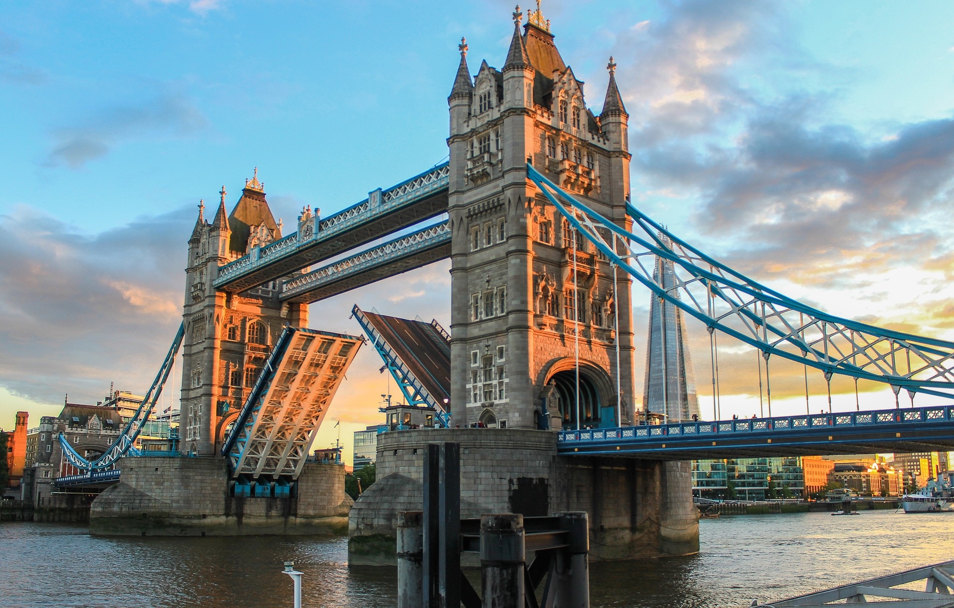 Top sights in Central London Westminster, Tower of London, St. Pauls