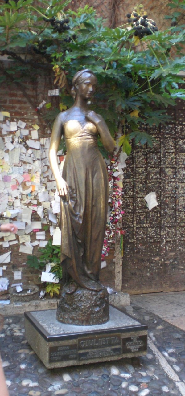 bronze statue juliet verona