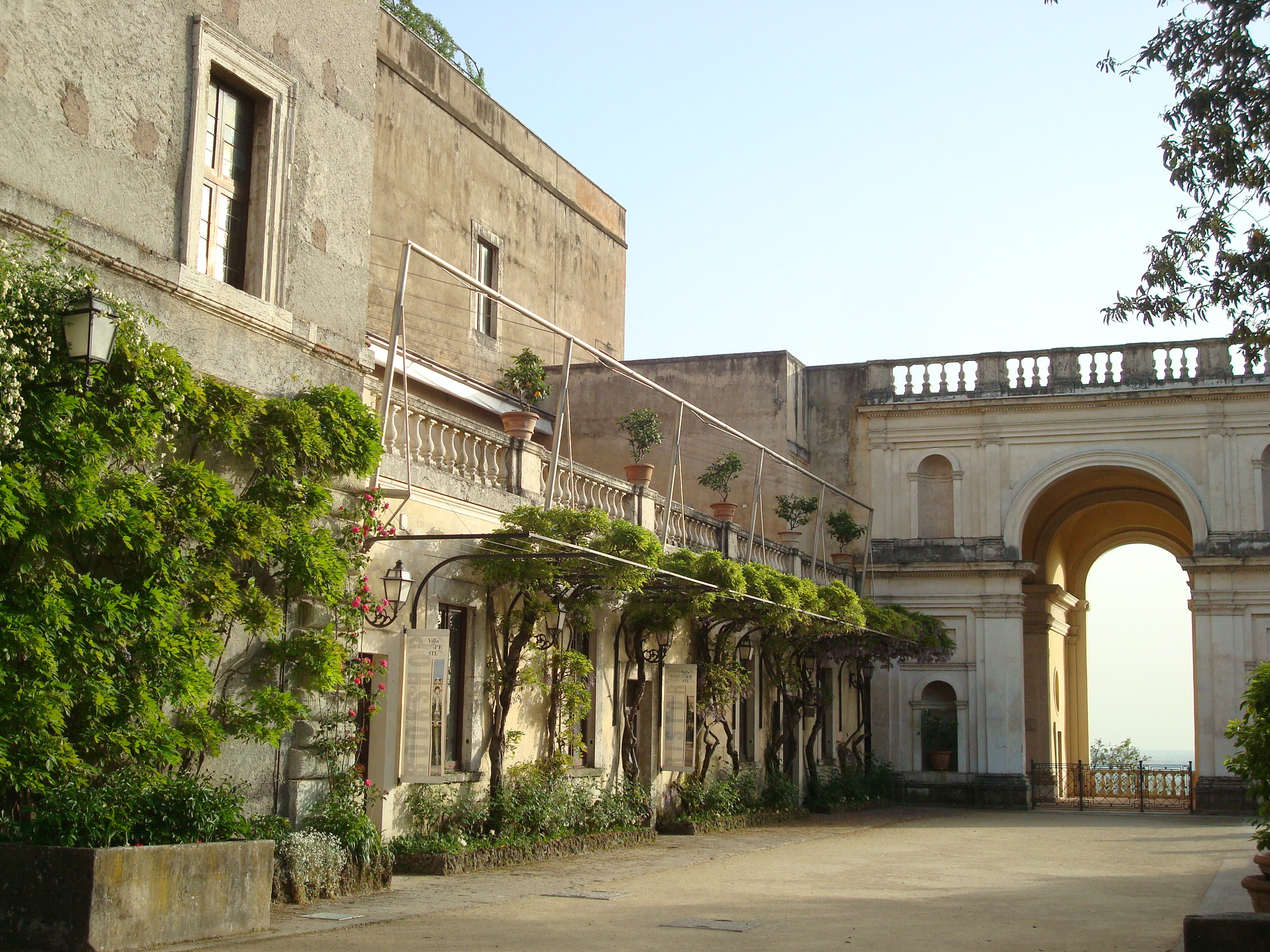Villa D'Este entryway