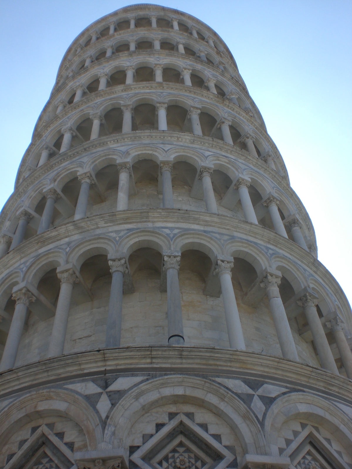 pisa leaning tower italy