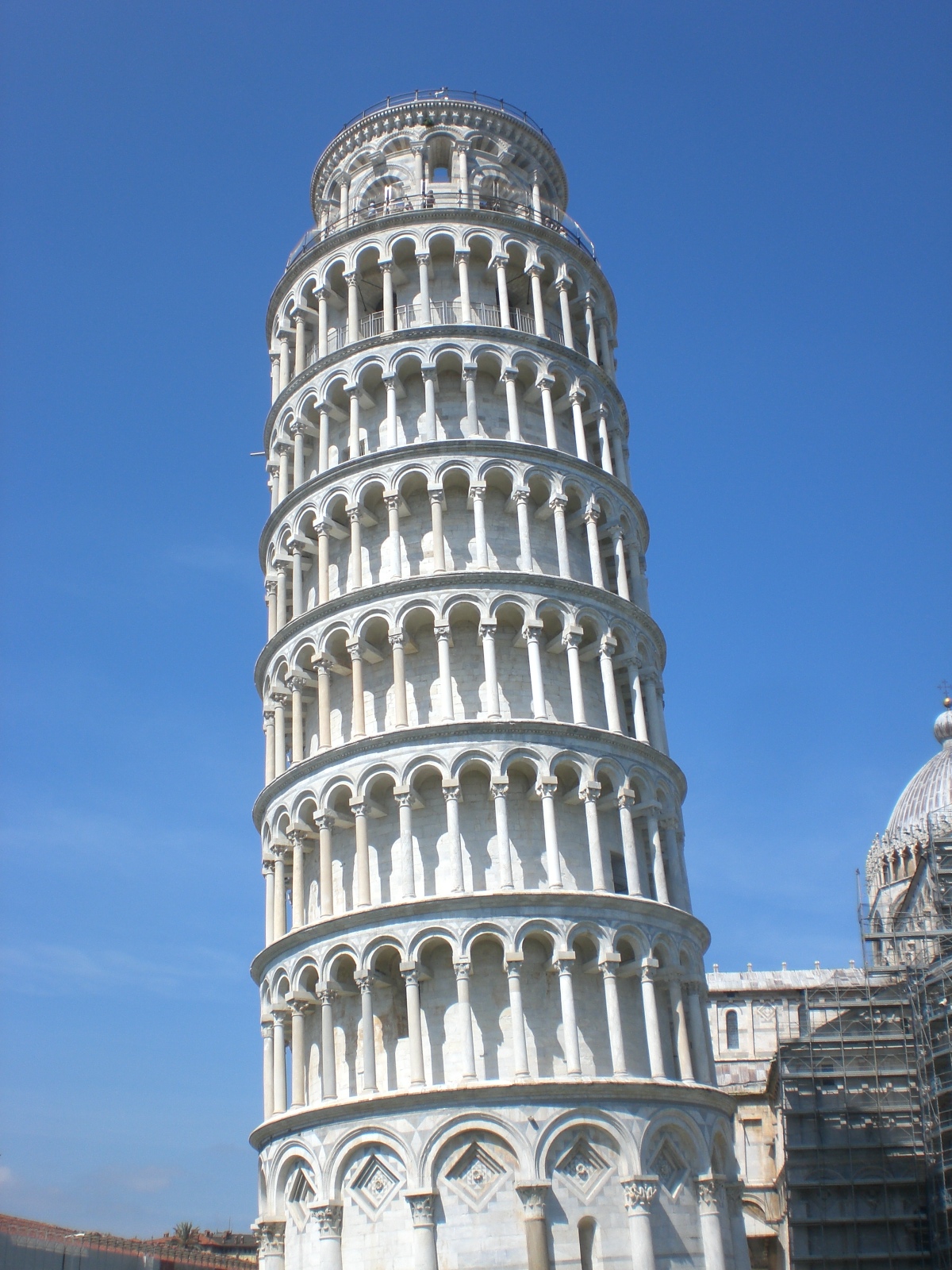 pisa leaning tower italy